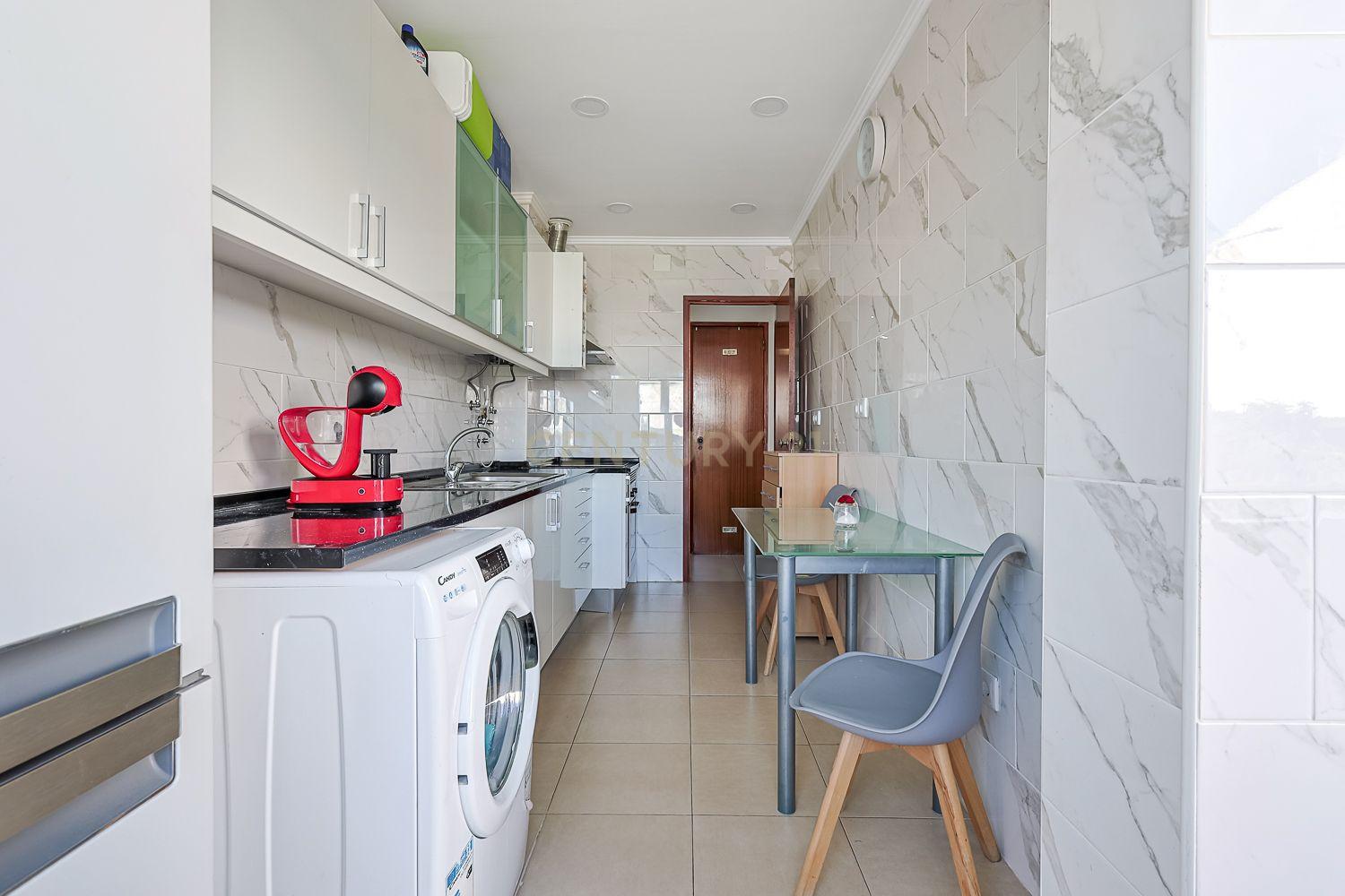 Fotografia 7 de T3 parcialmente remodelado | Rés-do-chão alto | Torre da Marinha