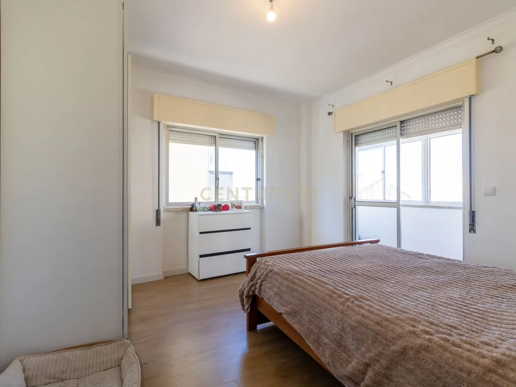 T2 com Excelente Localização em Agualva-Cacém | Ideal para Habitação Própria ou Investimento - Image 14