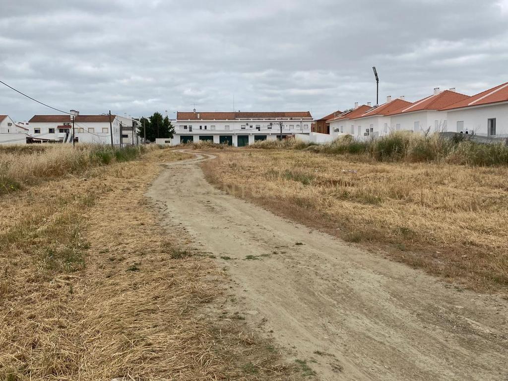 TERRENO COM PROJECTO APROVADO 18 LOTES PARA CONSTRUÇÃO DE MORADIAS EM ÉVORA - Image 4