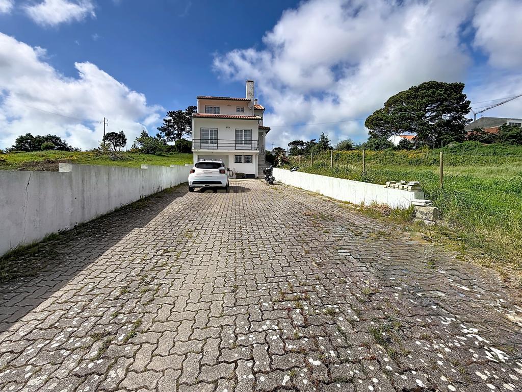 Moradia isolada e terreno com projeto aprovado para 4 moradias a 5 minutos da Nazaré - Image 71