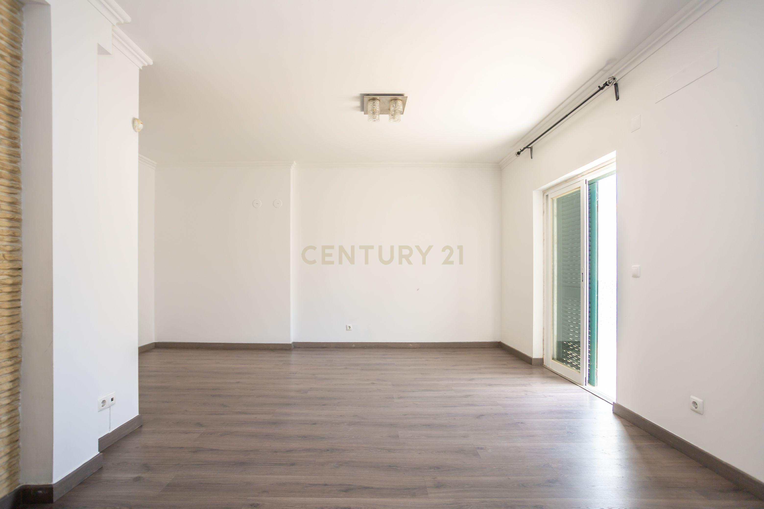  Moradia T3 em Amora - Seixal com Terraço e Garagem  - Image 11