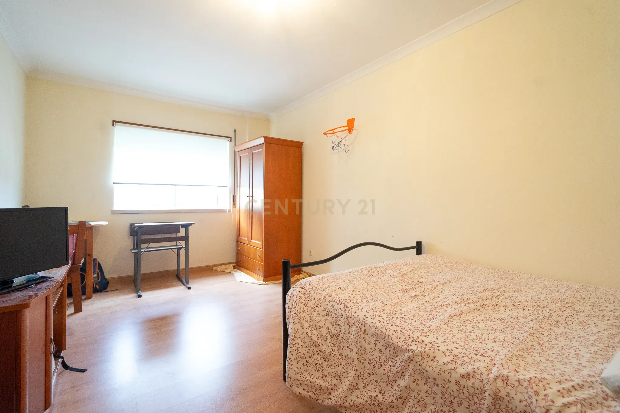 Ótimo Apartamento T3 com boas áreas, lugar de estacionamento, varandas, lareira fechada, cozinha semi equipada. - Image 19