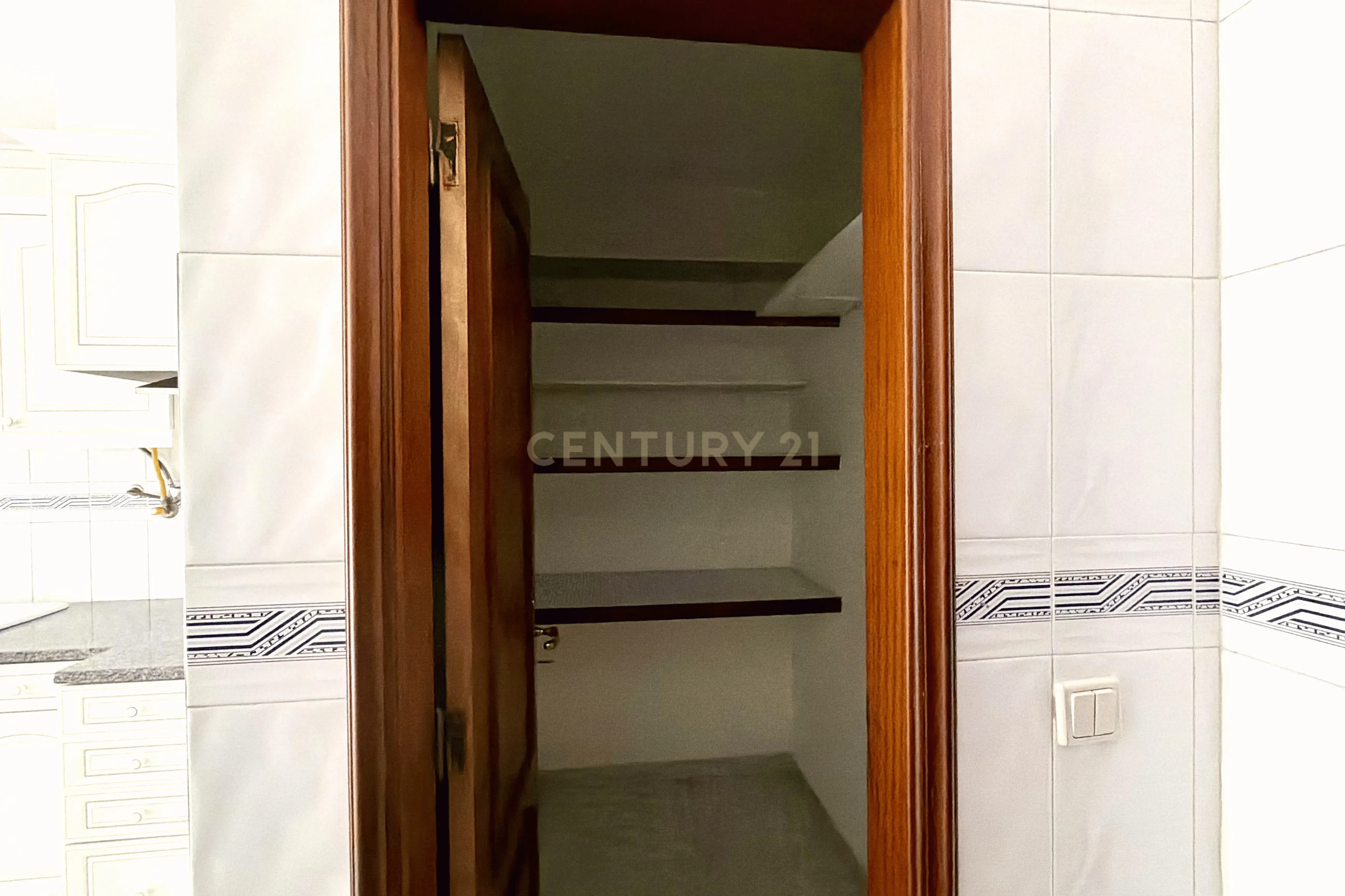 Fotografia 9 de Apartamento T4 com Terraço e Garagem, Massamá