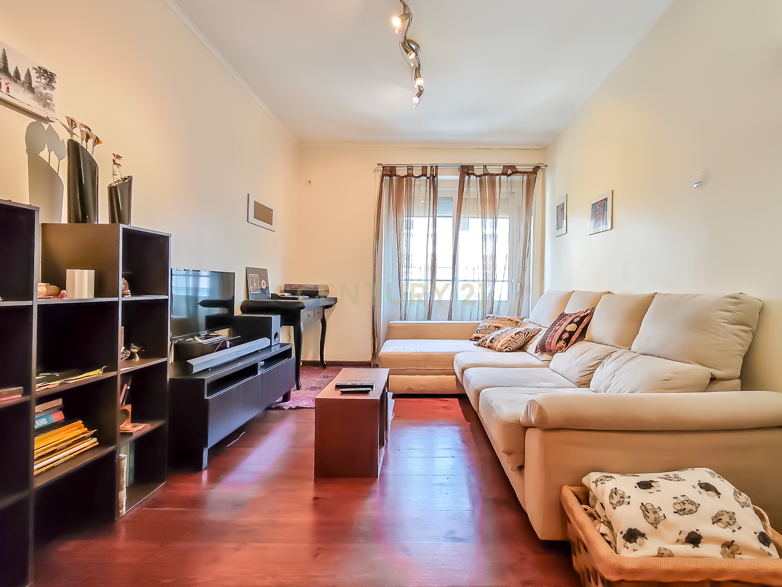Vende-se T2 no centro de Lisboa – Penha de França - Image 1