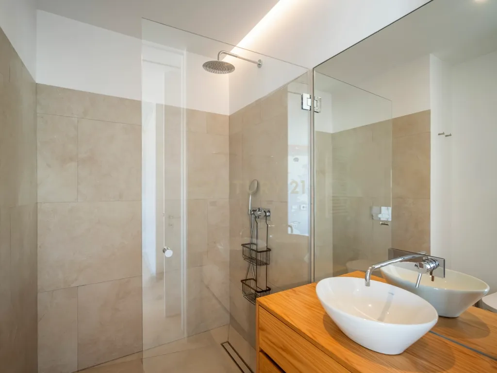 Apartamento T4 com Vista Mar em Condomínio Privado – Monte Estoril - Image 28