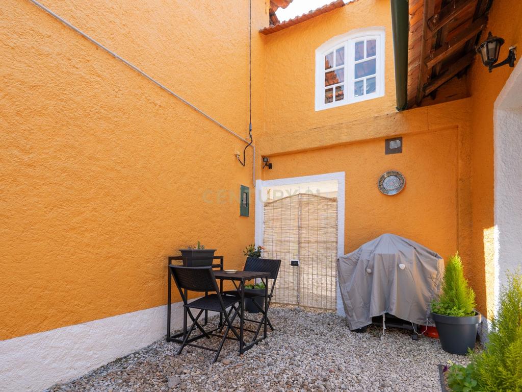 Moradia T7 tradicional em bom estado com varanda coberta, pátio, piscina, terraço coberta, vistas boas e jardim numa localização sossegada perto do centro de Arganil e o rio Alva - Image 78