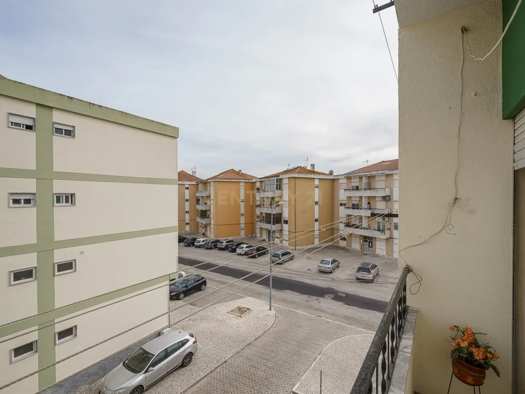 Apartamento T2 na Moita com 2 Varandas e Ponto de Carregamento para Veículos Elétricos - Image 23