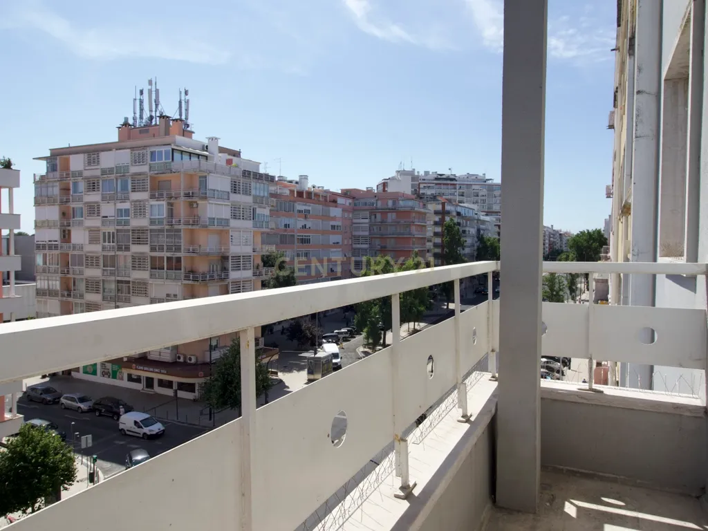 Apartamento T3 renovado na Avenida de Roma, Alvalade, Lisboa. Para Arrendar! - Image 6