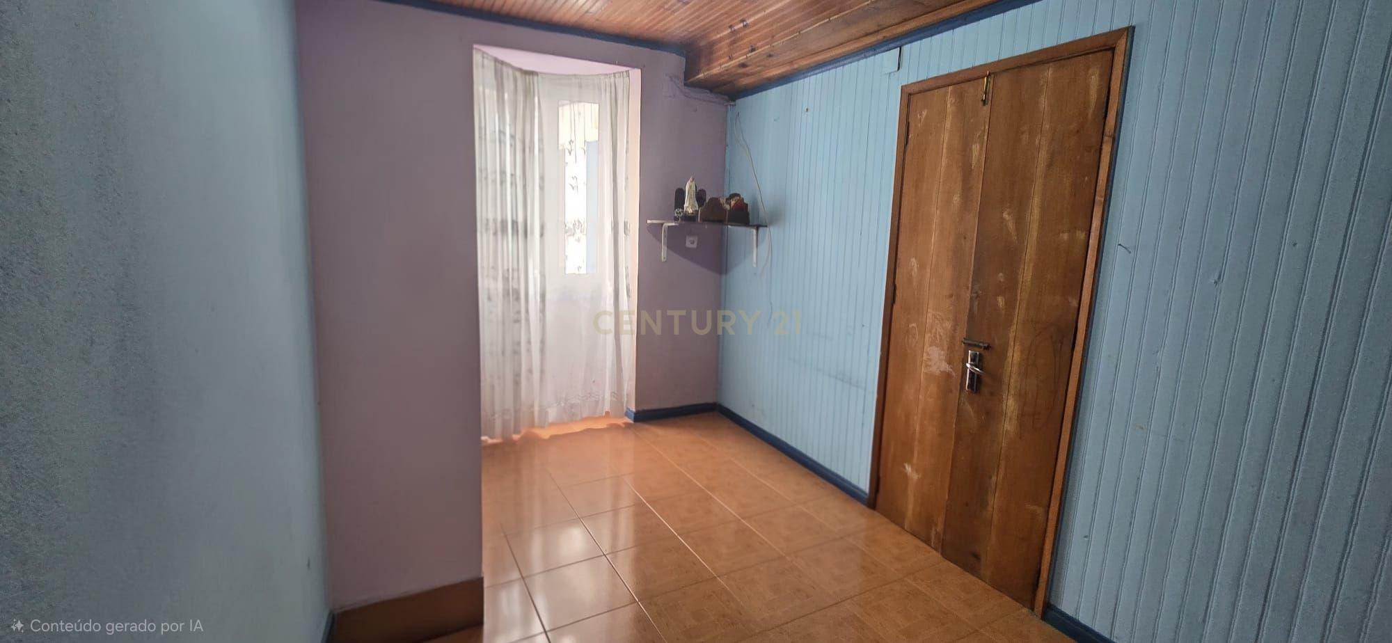 Fotografia 5 de Moradia com potencial para 2 habitações | Investimento | Ribeira Quente