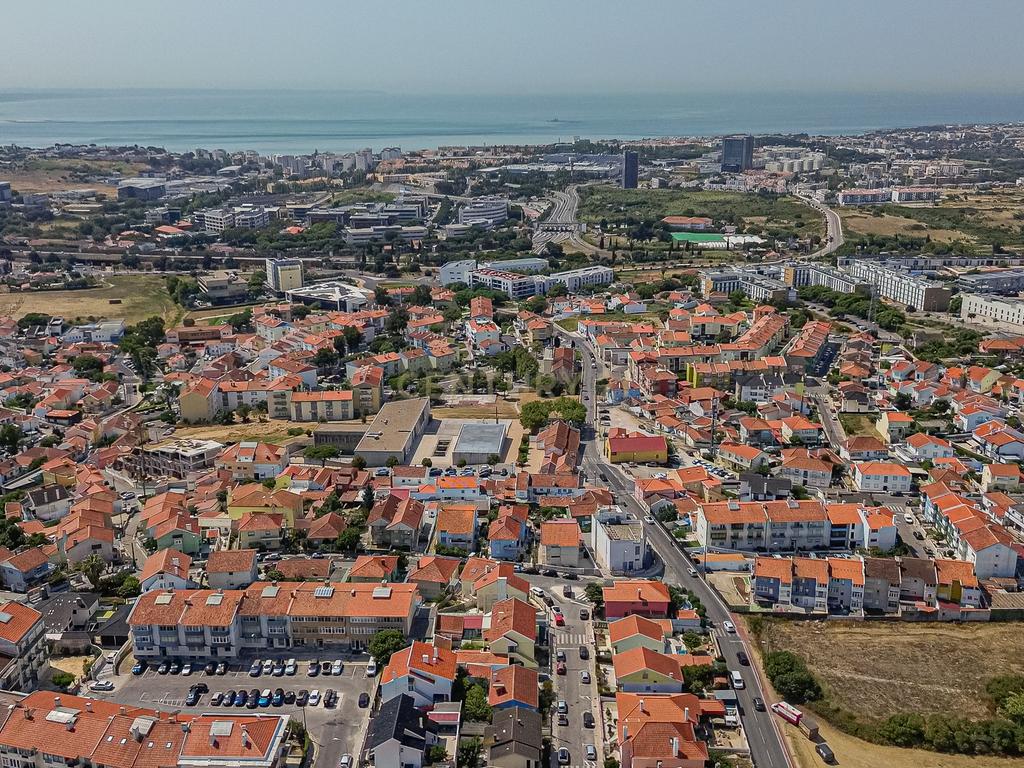 Apartamento T2 parcialmente renovado — Porto Salvo - Image 43