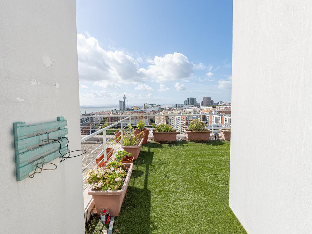 T4 Duplex com Rooftop e Vista Panorâmica sobre o Tejo – Parque das Nações - Image 21