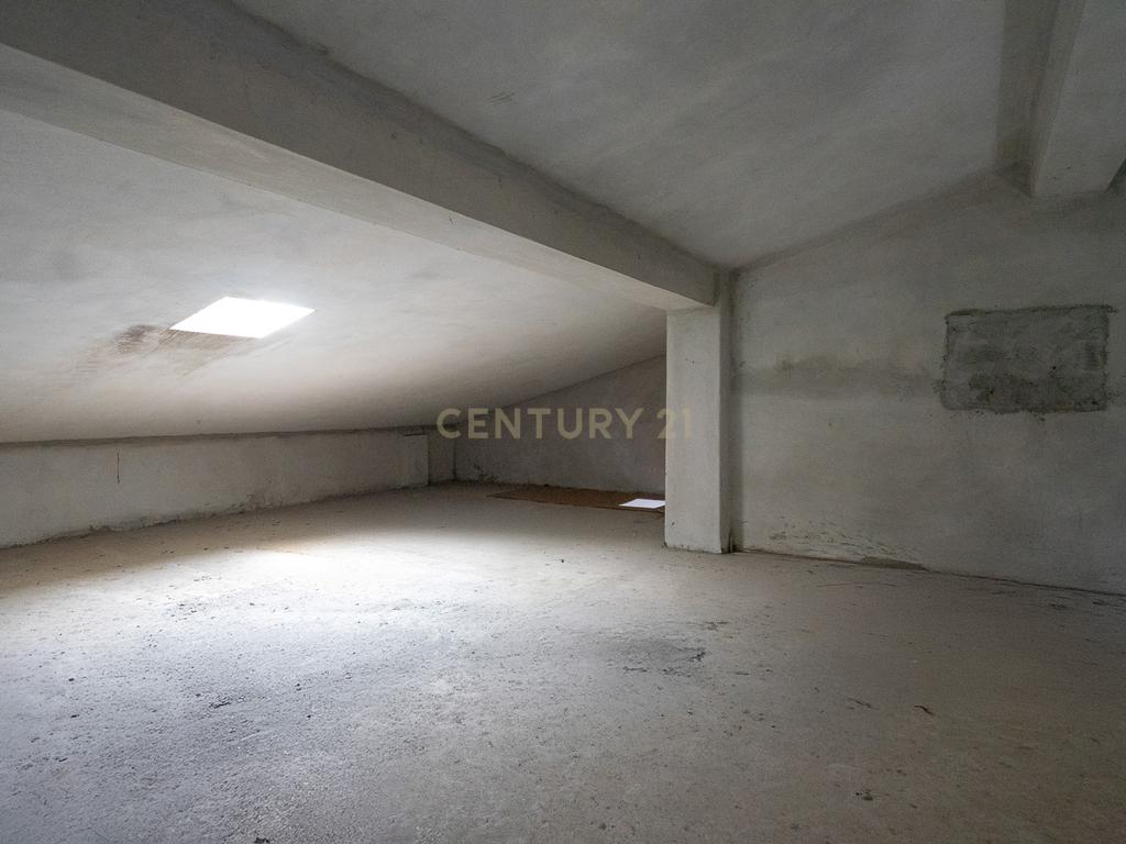 Apartamento T3 Duplex + Garagem em Coimbra - Image 49