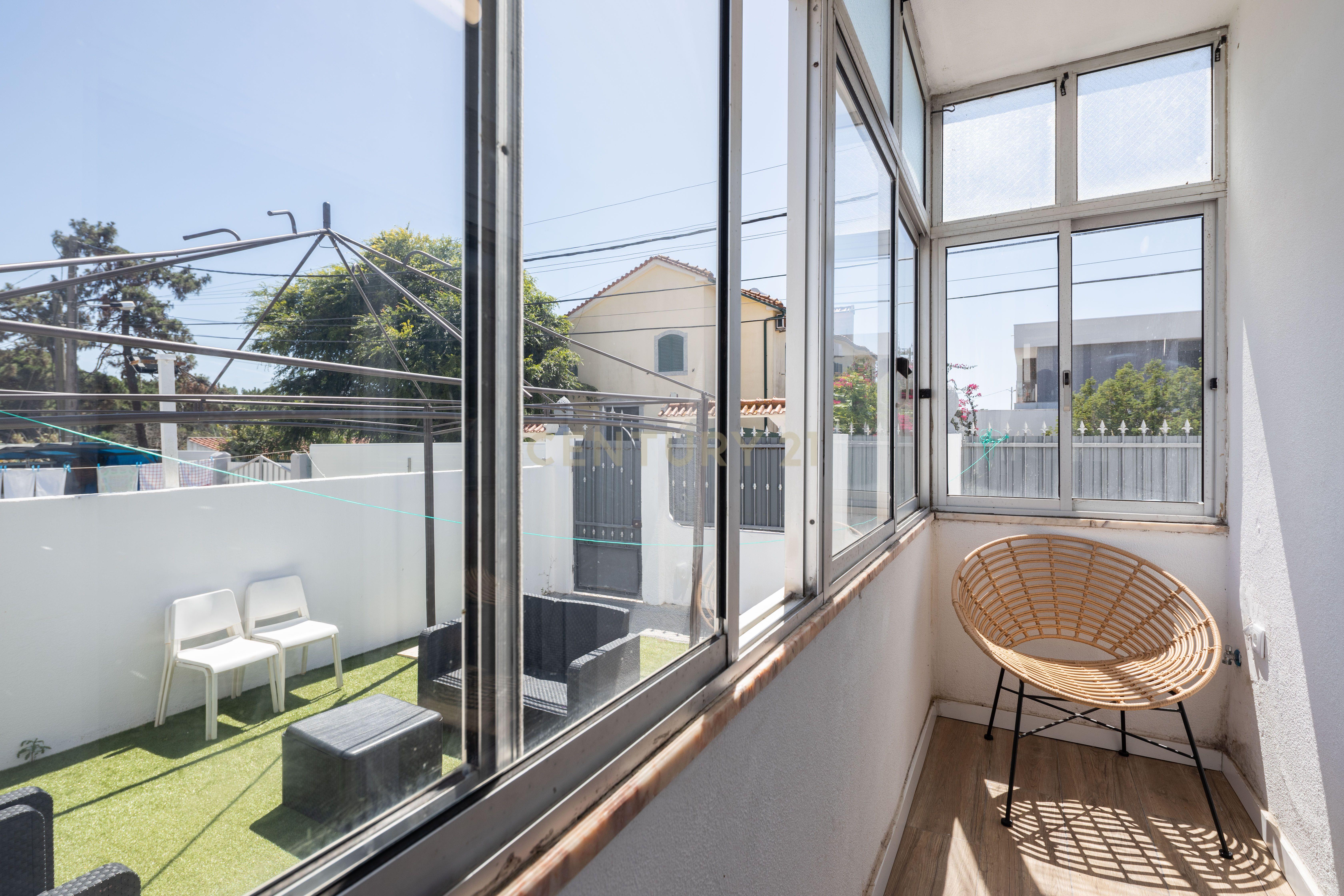 Fotografia 6 de Moradia T4 com Anexo | Garagem Independente | 221 m² de Construção | 10 minutos da praia | Quintinhas | Charneca de Caparica