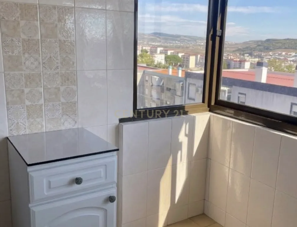 Apartamento T3 em Santo António dos Cavaleiros, Loures. - Image 6