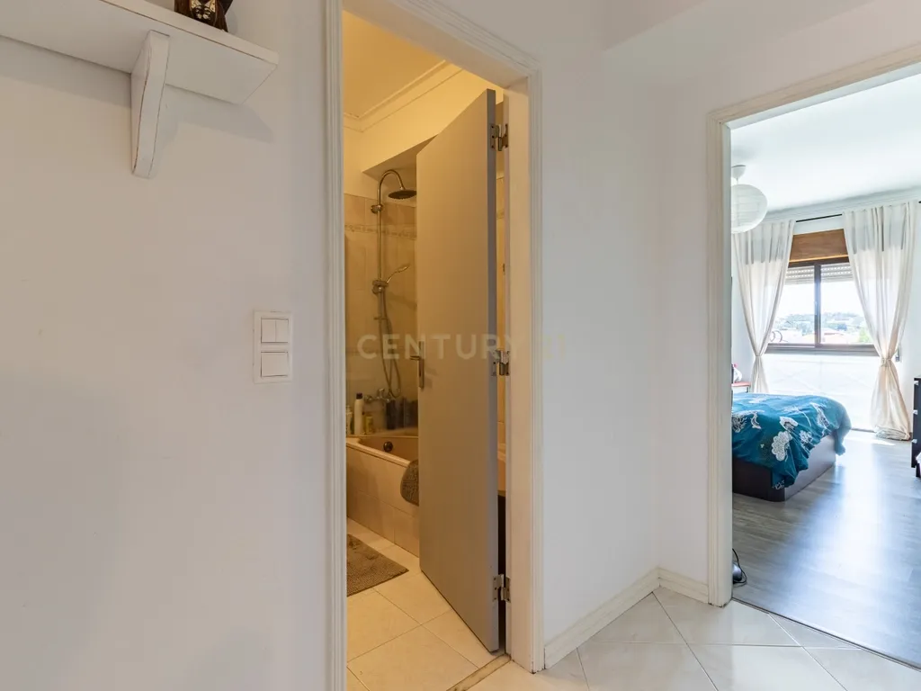 Apartamento T3 Espaçoso e Luminoso em Zona Tranquila de Sesimbra - Image 23