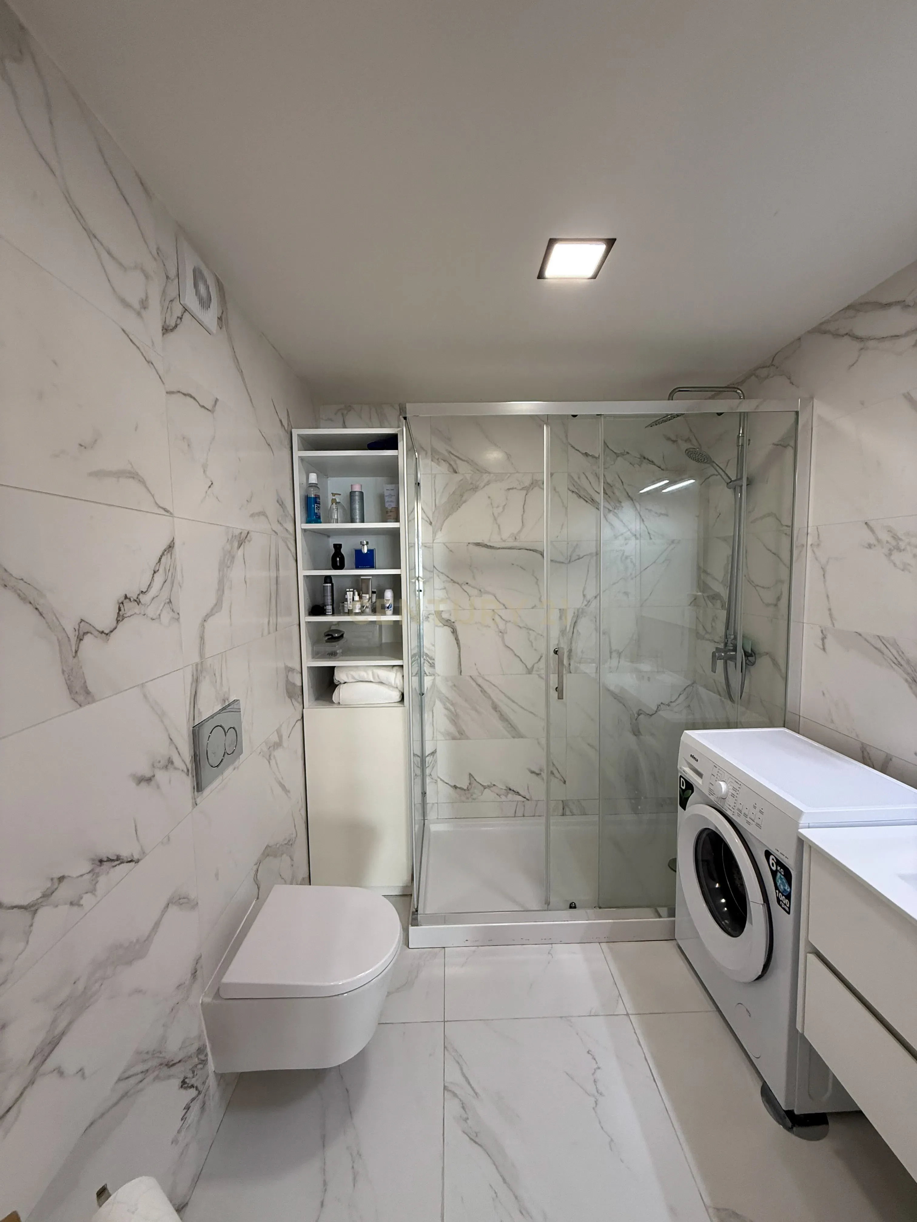Apartamento T0 Mobilado com varanda - Zona central de Aveiro - Image 7