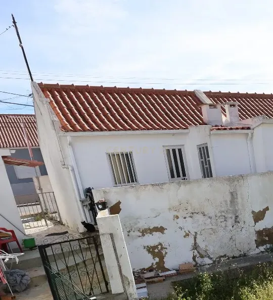 Moradias Térreas em banda no centro da Charneca Caparica - Image 3