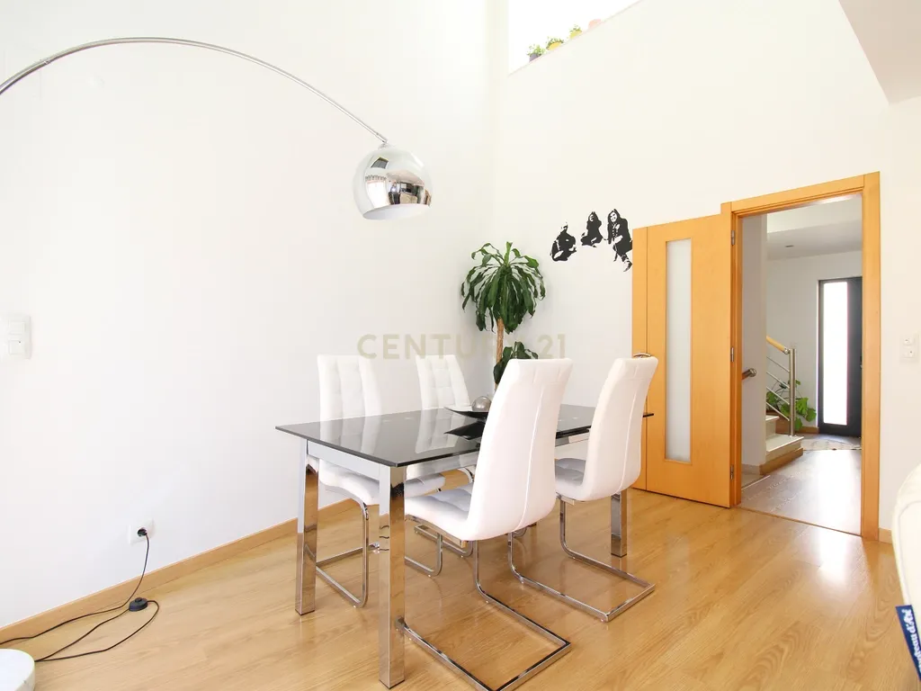 Moradia Contemporânea V3+1 Seixal - Image 21