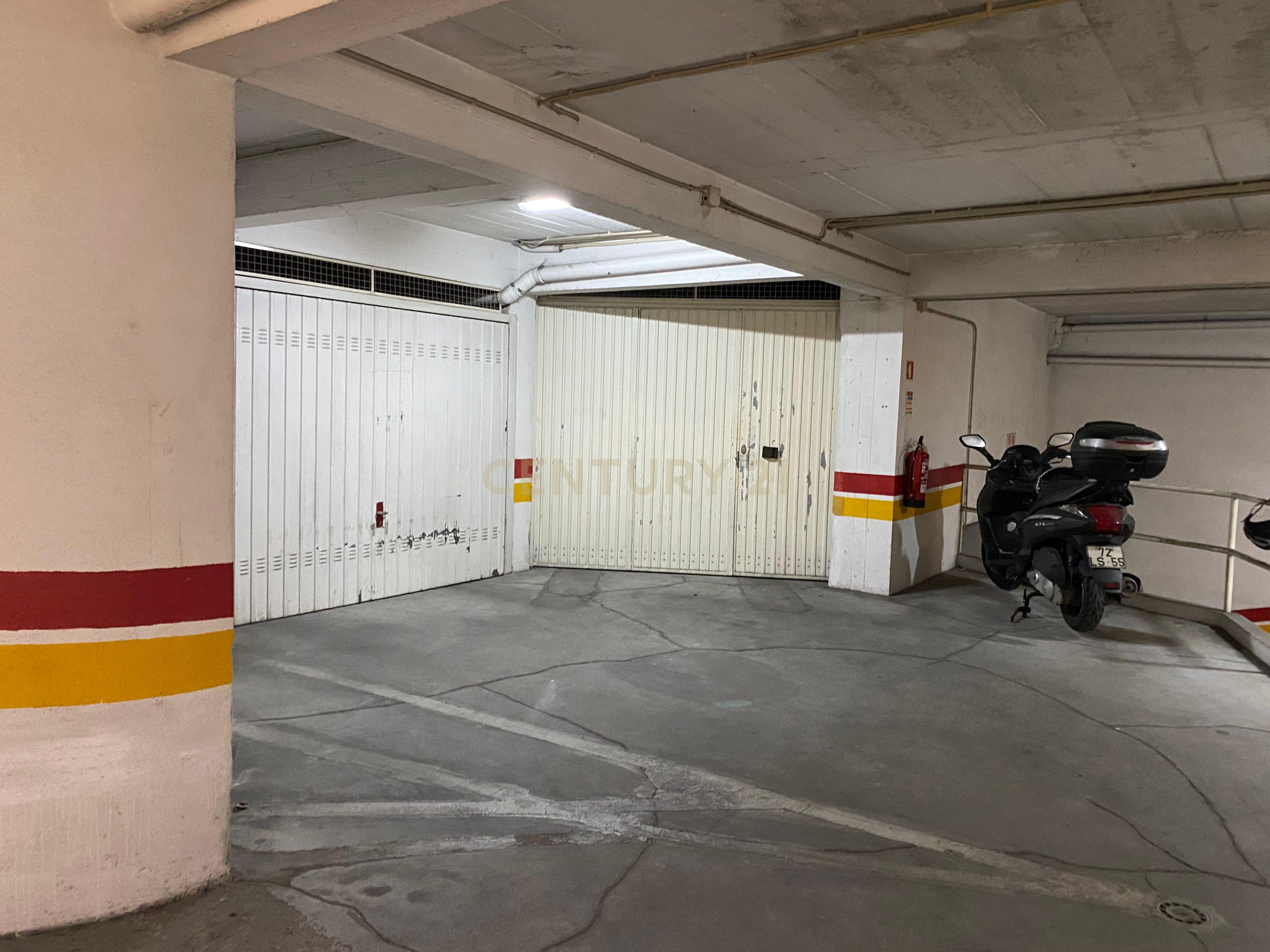 Fotografia 3 de Garagem-Box com 52m2 | Brandoa