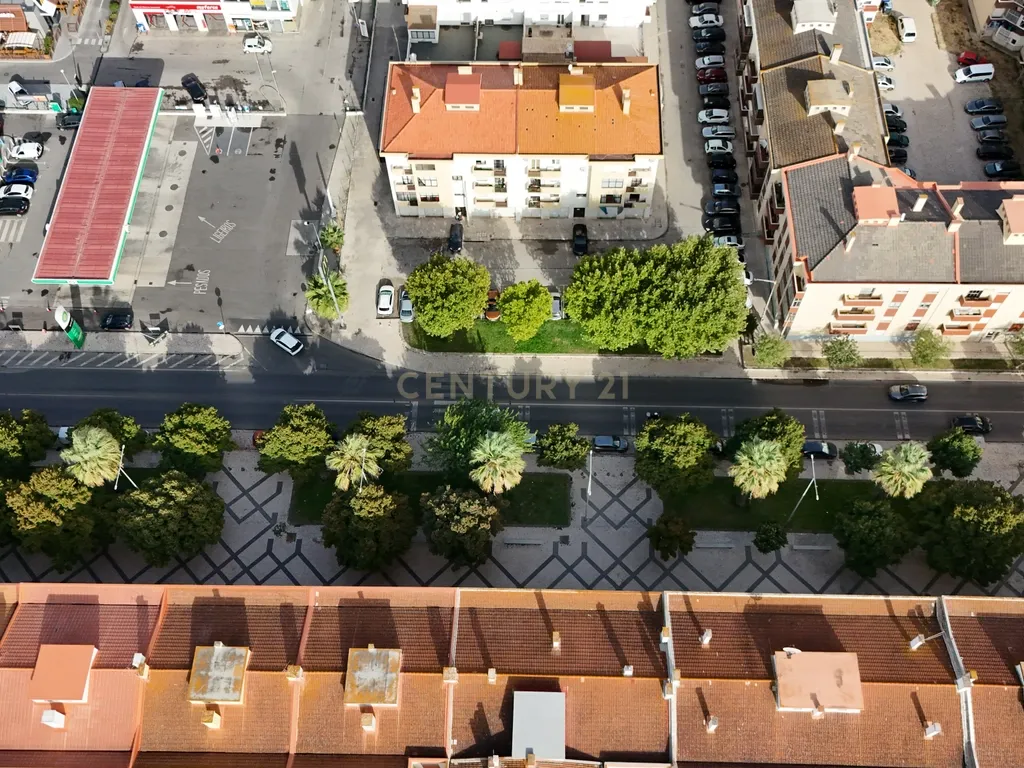 Apartamento T2 com Duas Varandas, no Centro do Pinhal Novo - Image 19