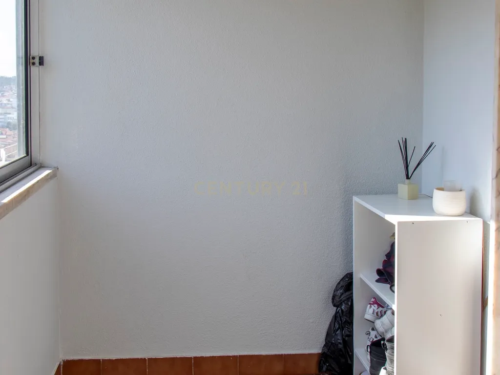 Apartamento T1 com Varanda em Agualva, Sintra - Image 16