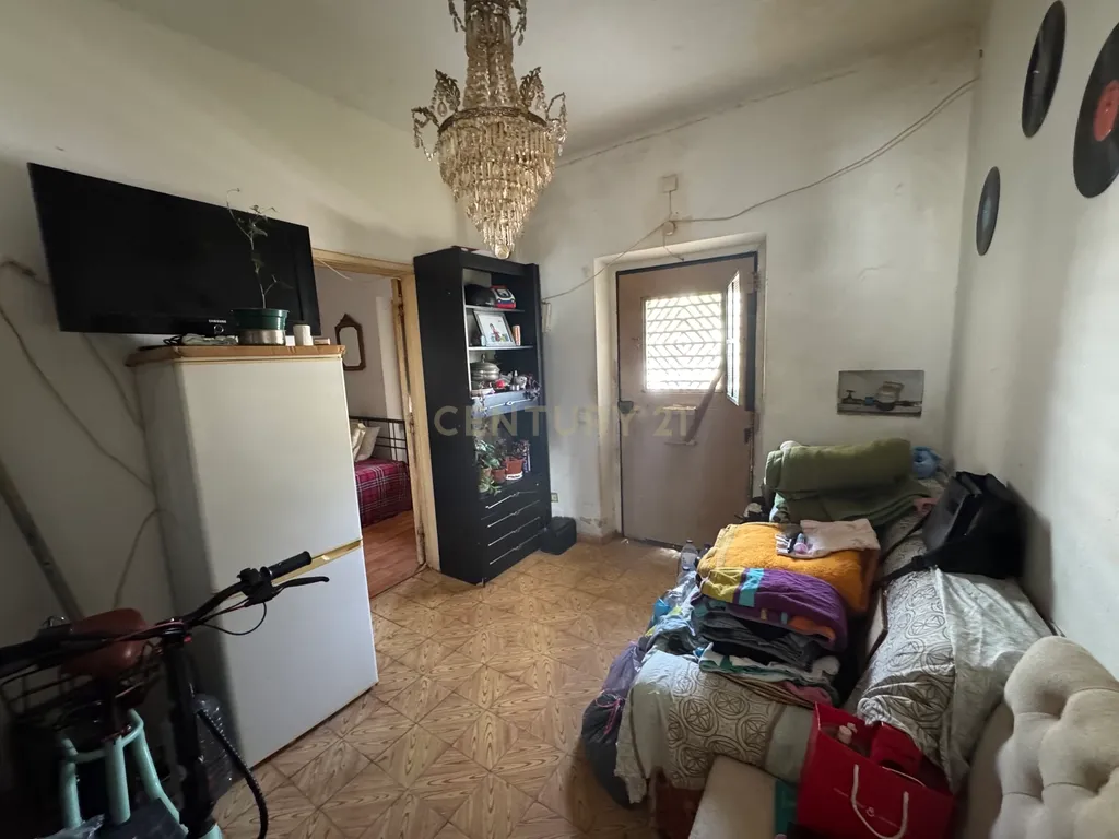 Moradia para Remodelar com imenso Potencial no coração de Faro - Image 2