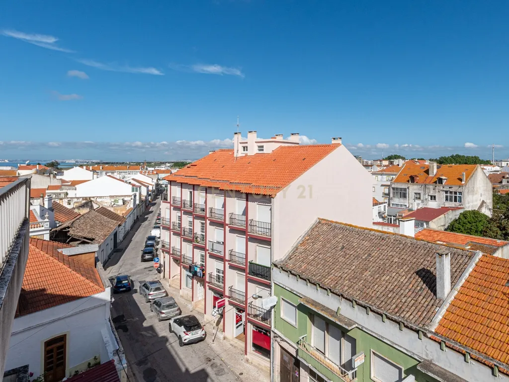 Apartamento T3 com Vista Panorâmica no Montijo - Image 14
