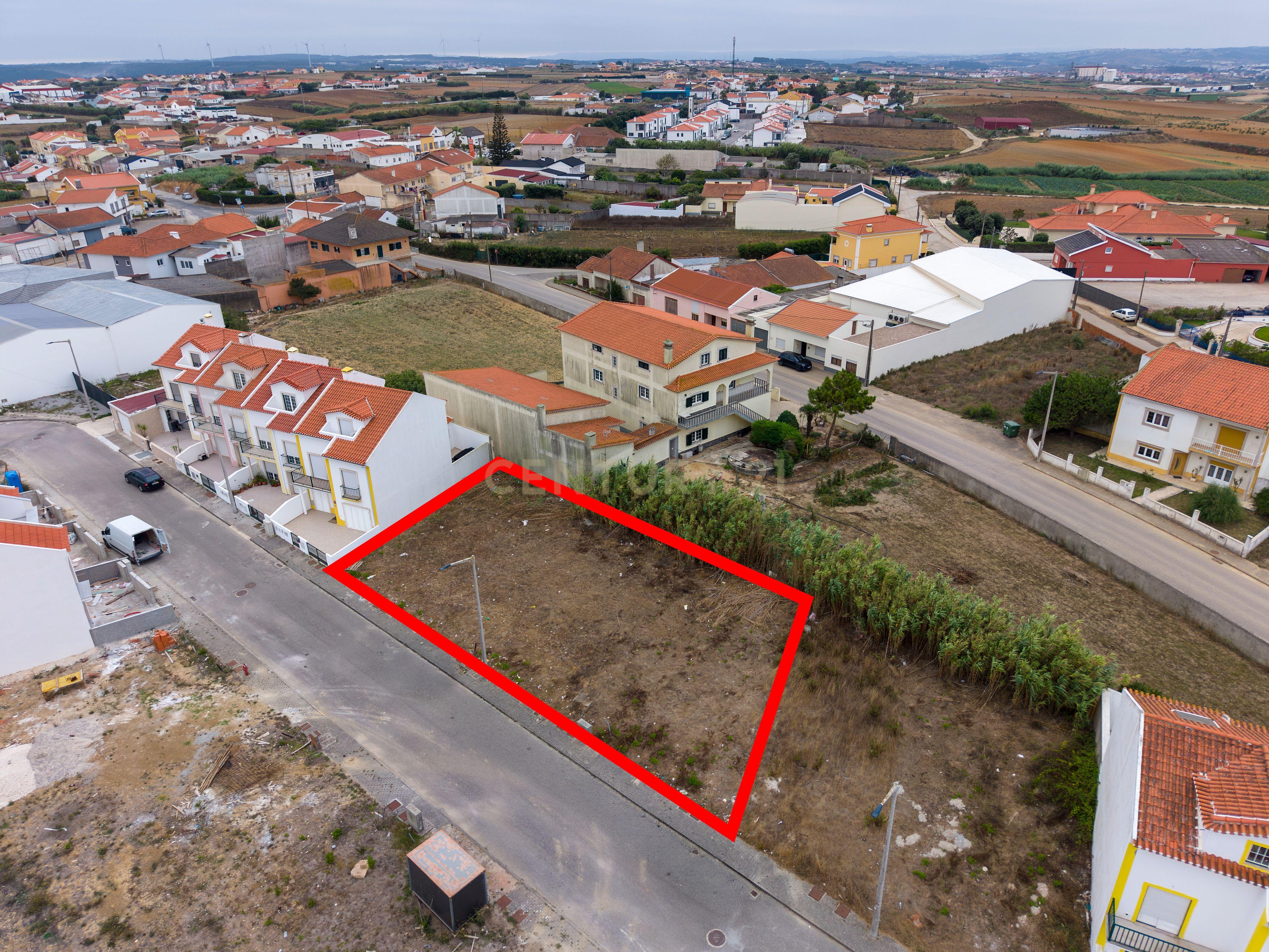 Fotografia 4 de 4 Lotes para Moradias em Banda (Projeto pré-aprovado) | Excelente Investimento junto às Praias de Peniche  Oportunidade de investimento no Alto do Veríssimo – Atouguia da Baleia!