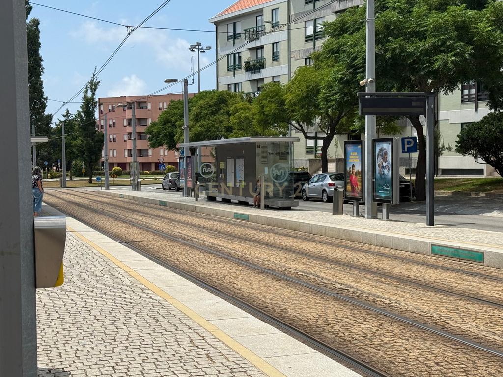 Loja para T1+1 aprovado para habitação, junto ao Metro — oportunidade antes da obra - Image 13