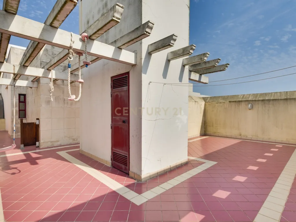 Apartamento T4 com Terraço Privativo e Churrasqueira no Condomínio Lezíria Parque | Vila Franca de Xira - Image 15
