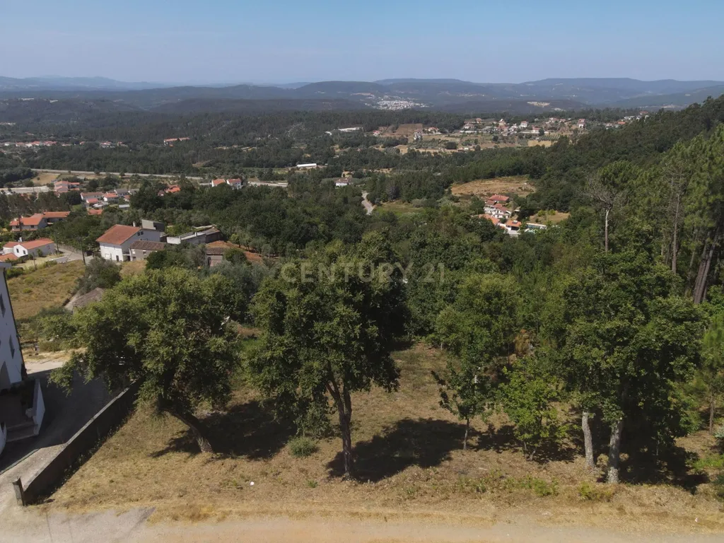 Terreno urbano de 1684m2 para construção com vistas panorâmicas, bom acesso numa localização exceptional e sossegada a 5min. do centro de Lousã - Image 1