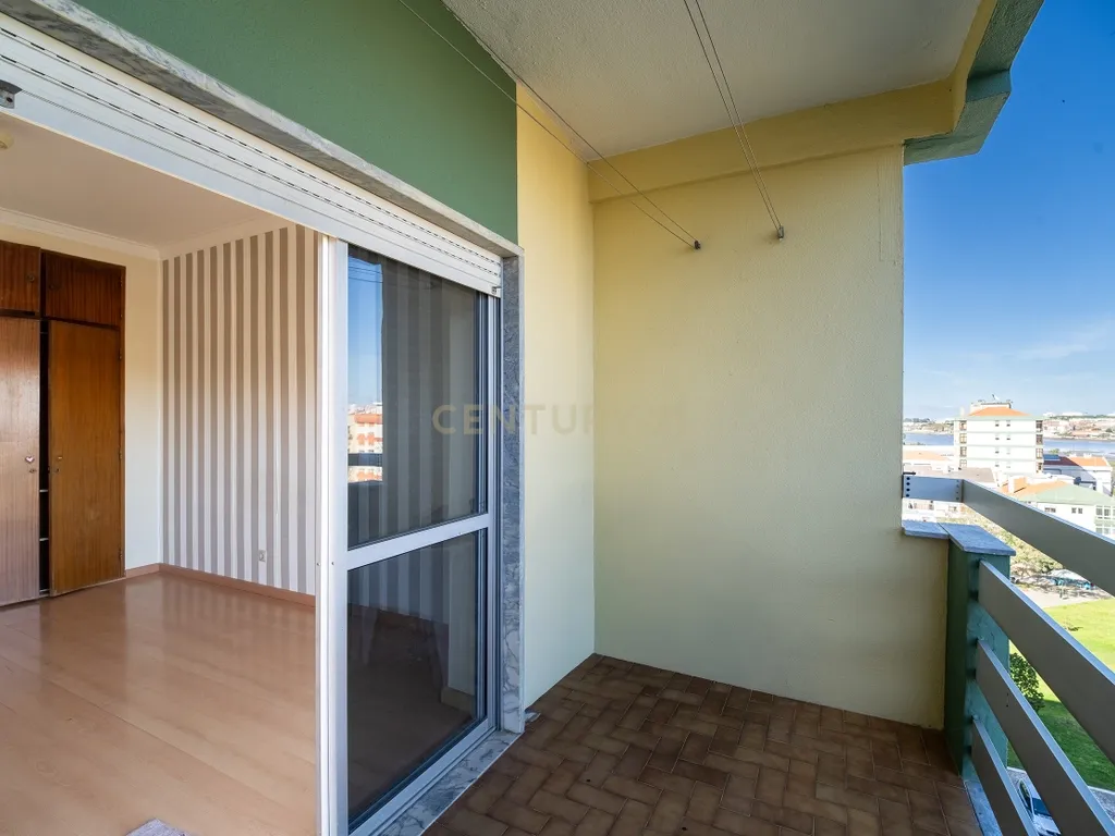 Apartamento T2 em Amora, Seixal - Oportunidade Única! - Image 10