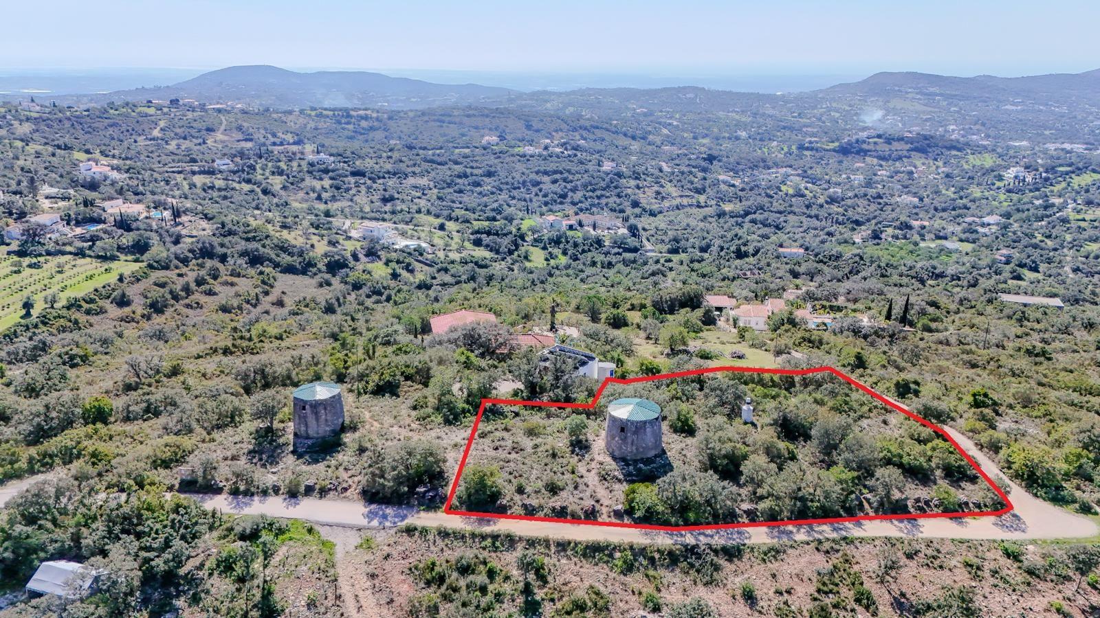 Fotografia 3 de Terrenos urbano com vista mar e projeto de construção localizado em Gorjões, Santa Bárbara de Nexe