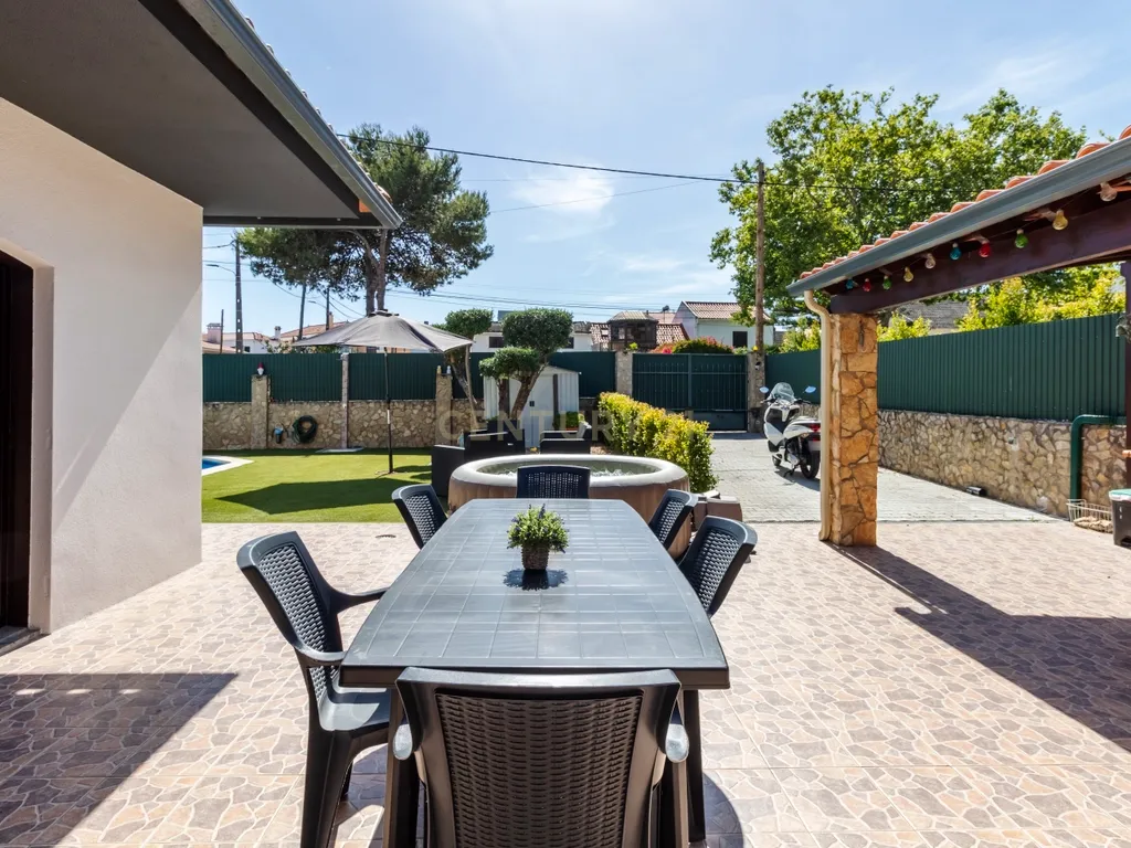 Moradia T4 como nova com piscina na Marisol em Lote de 500m² - Image 14