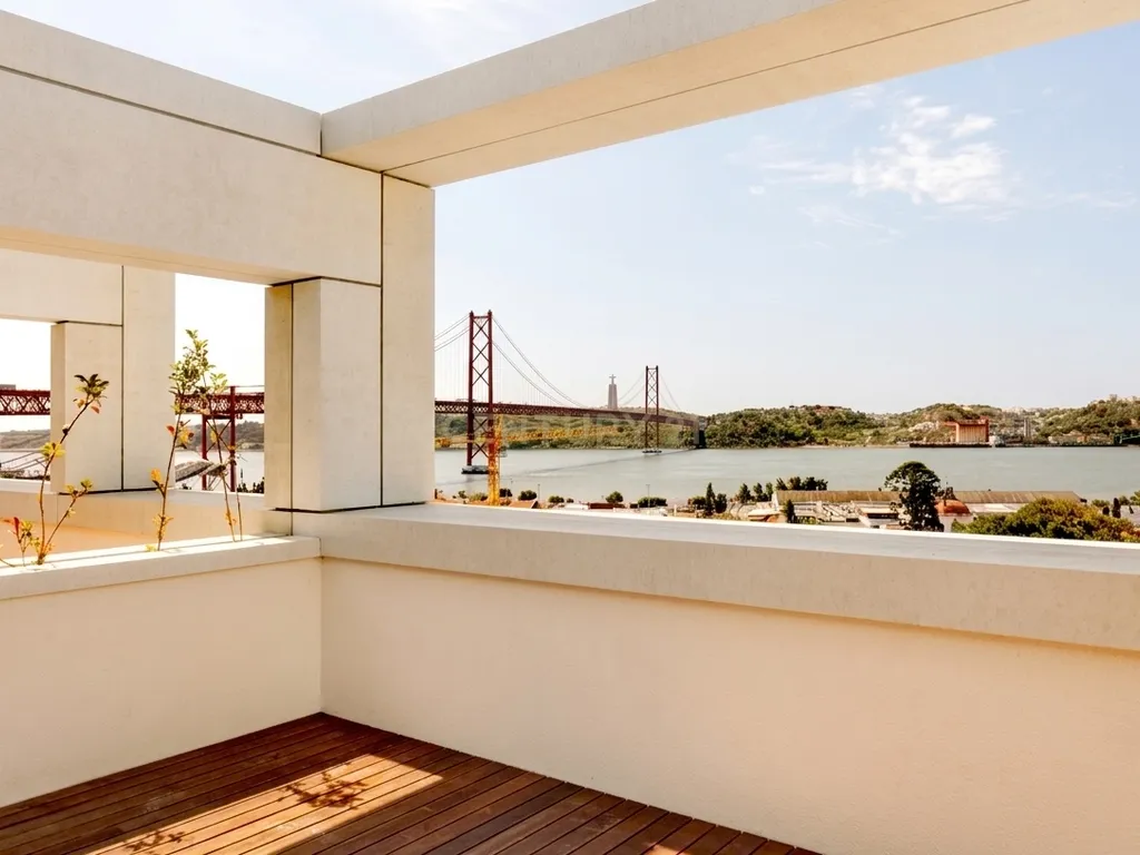 Luxuosa Moradia T4 em Alcântara, Lisboa - Image 4