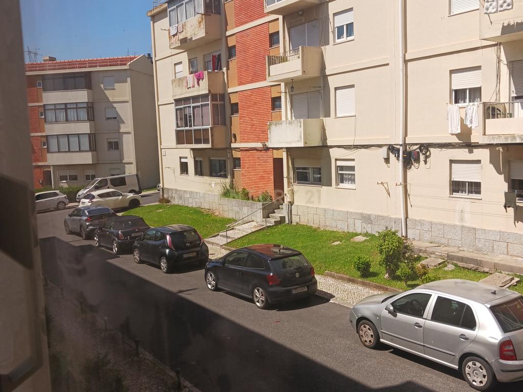T4 com 2 wc em Odivelas muito central - Image 37