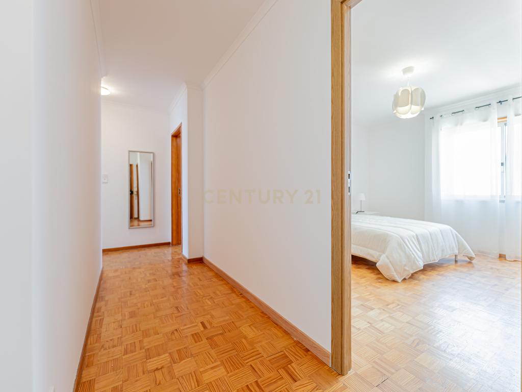 Apartamento T2 Remodelado Monte da Caparica - Image 7