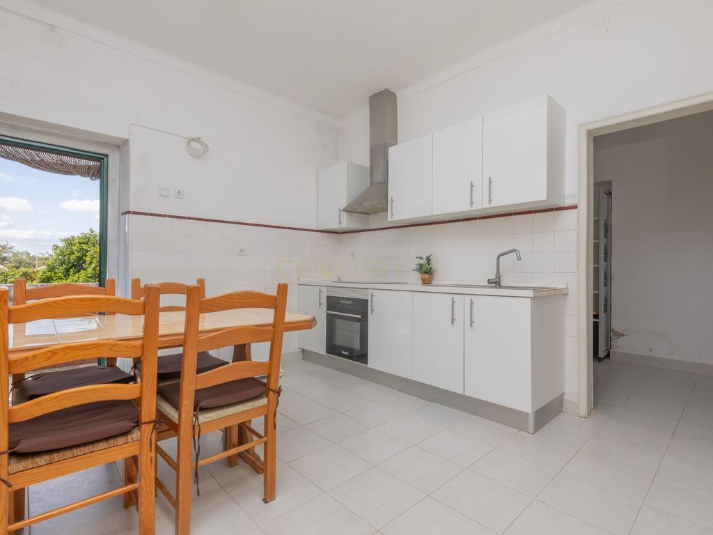 Moradia T6 com Jardim e Vista Panorâmica em Avis - Image 14