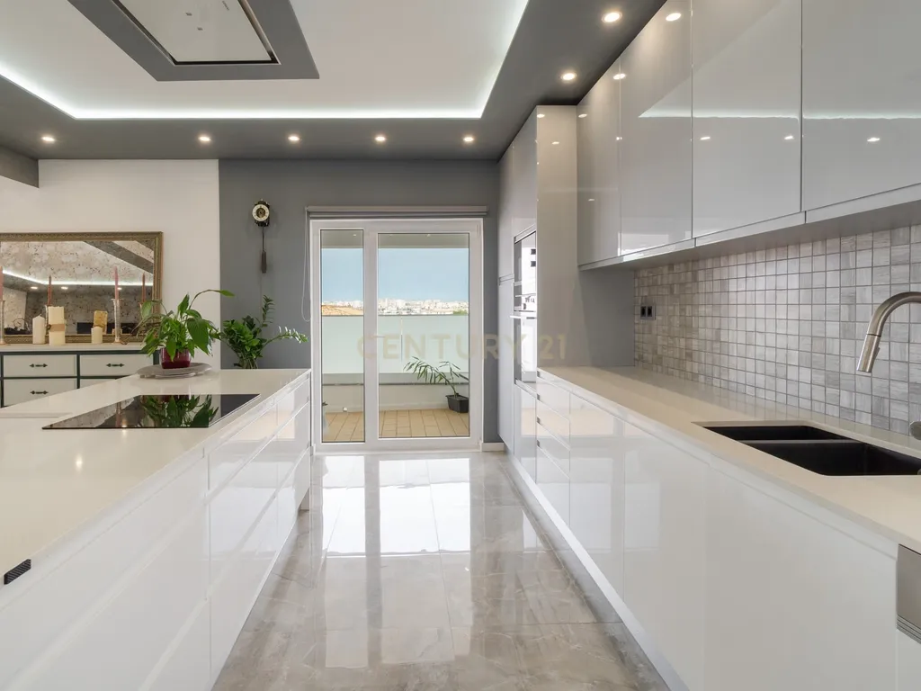 Moradia T5 com amplas áreas, jacuzzi e vista rio - Ferragudo - Image 38