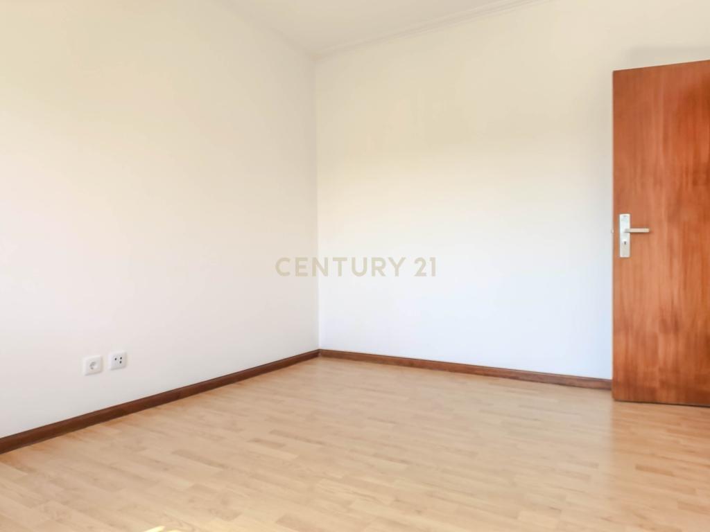 Apartamento T1 totalmente renovado em Esmoriz, Aveiro - Excelente Localização - Image 11
