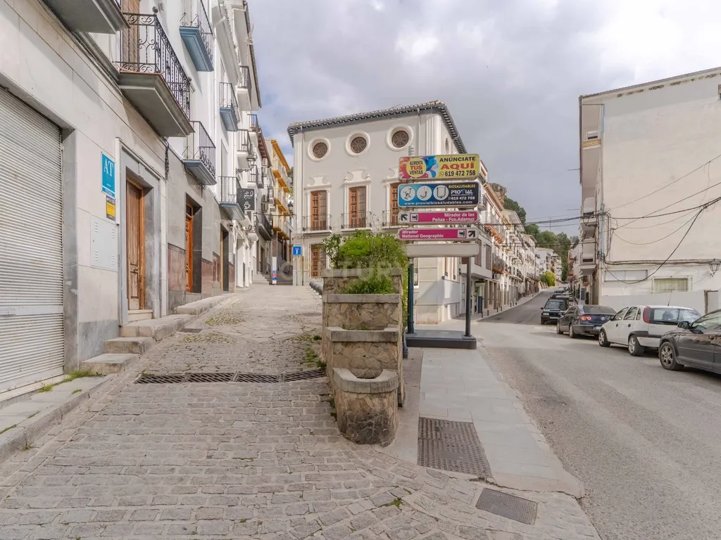 EXCLUSIVA CASA TRADICIONAL CON VISTAS ÚNICAS EN MONTEFRÍO - Image 38