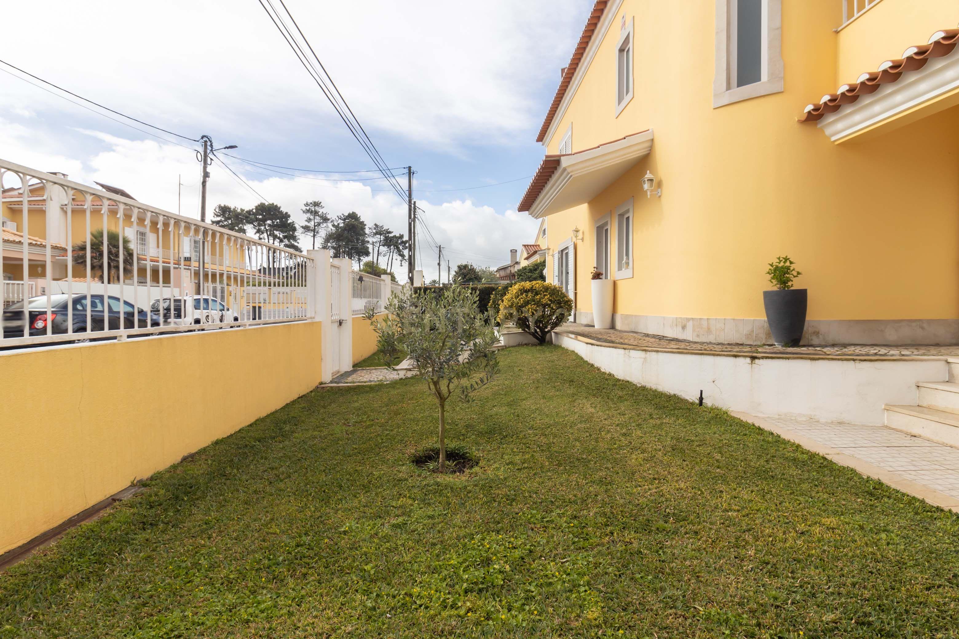 Moradia em Fernão Ferro com Piscina - Image 5