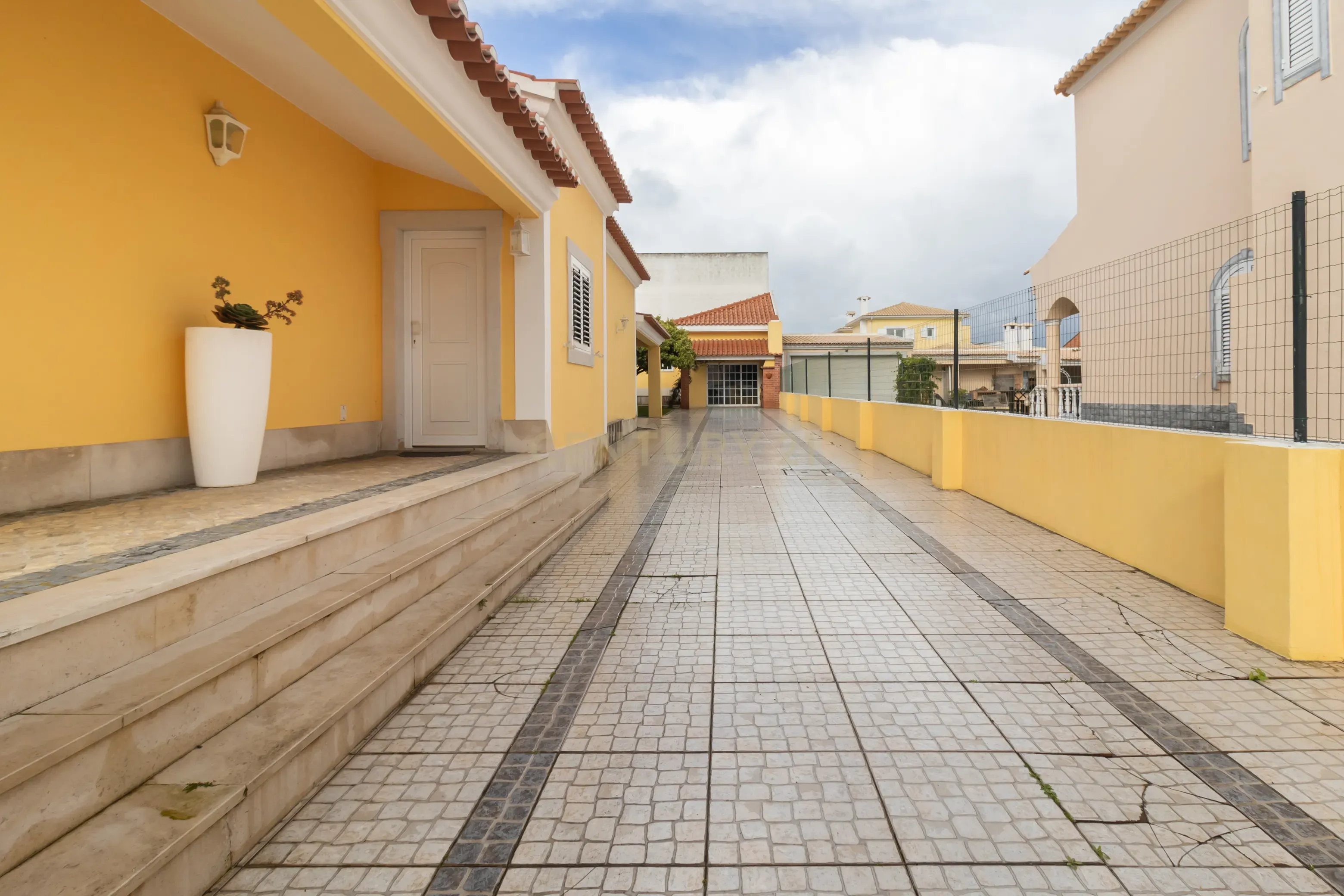 Moradia em Fernão Ferro com Piscina - Image 7