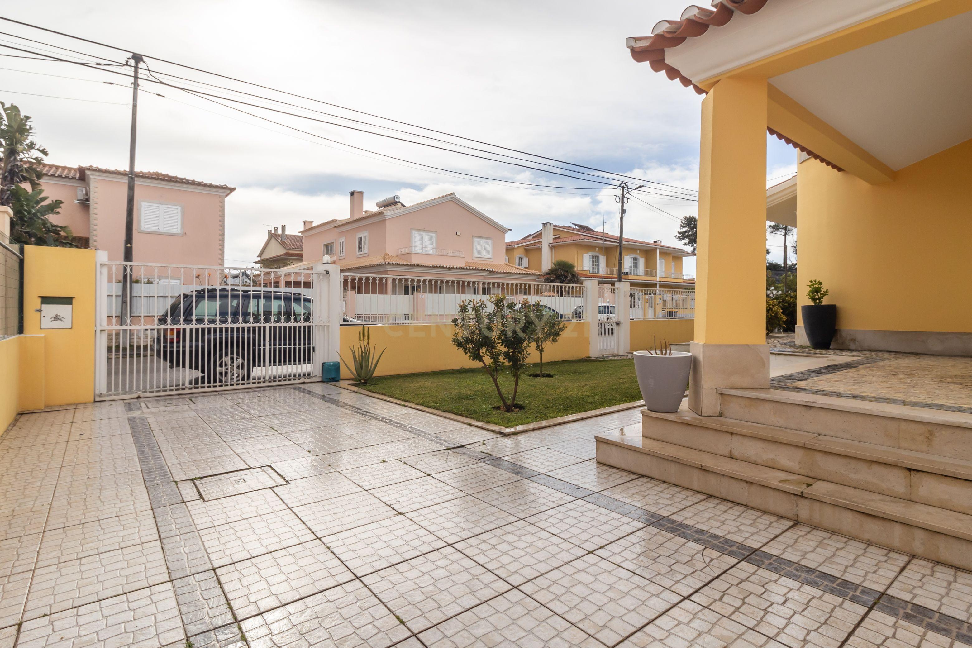 Moradia em Fernão Ferro com Piscina - Image 9