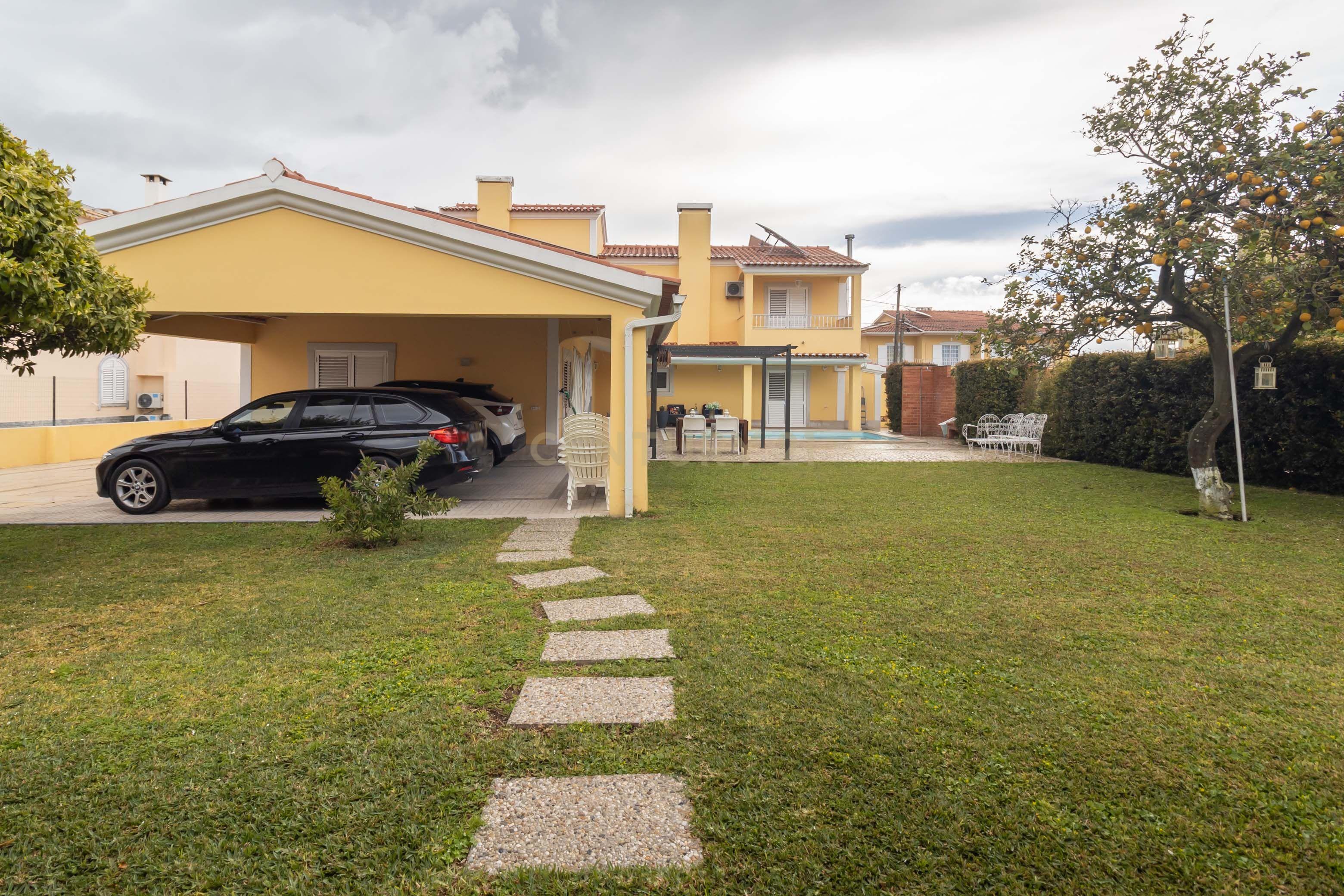 Moradia em Fernão Ferro com Piscina - Image 11