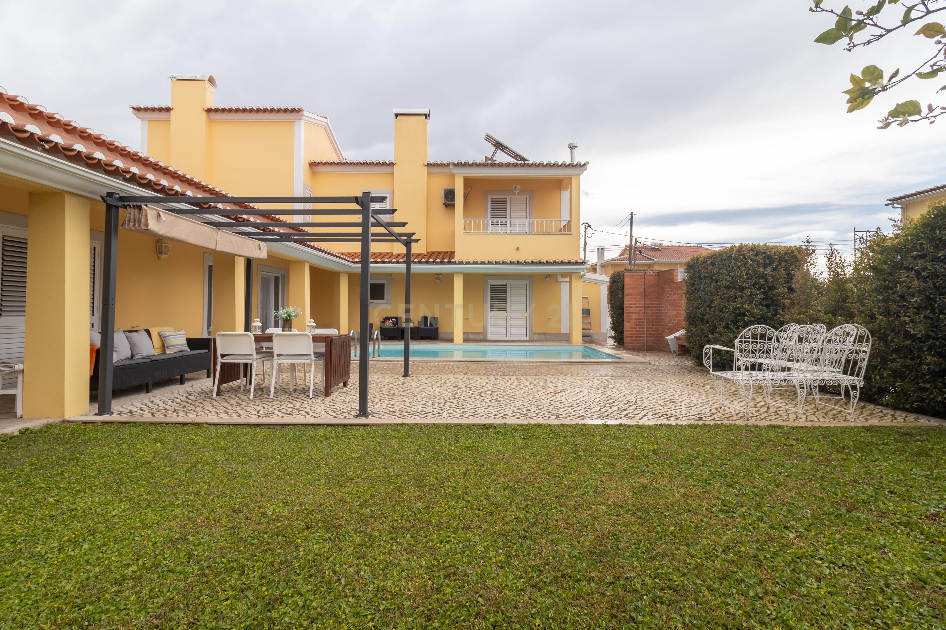 Moradia em Fernão Ferro com Piscina - Image 13