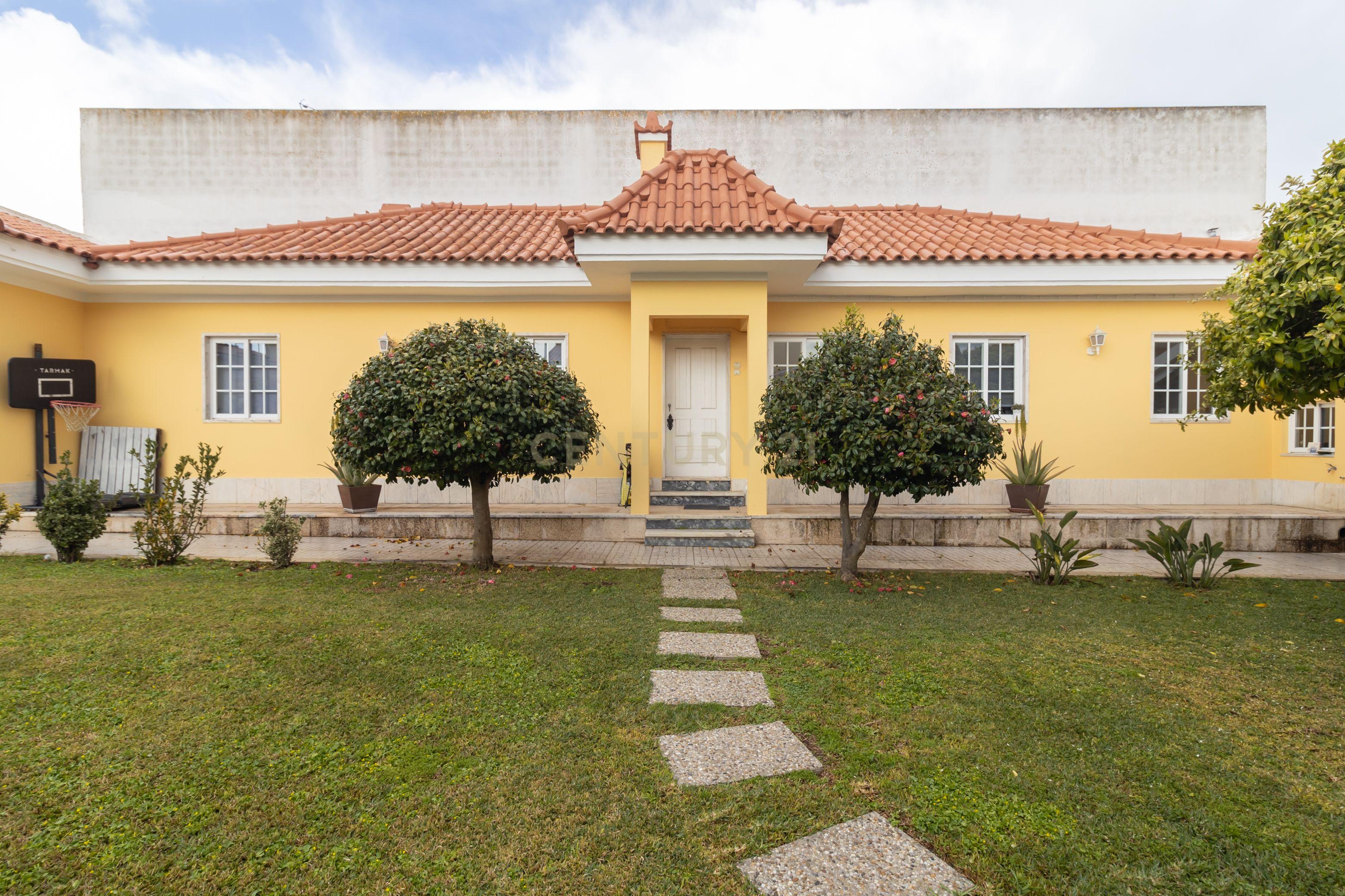 Moradia em Fernão Ferro com Piscina - Image 14