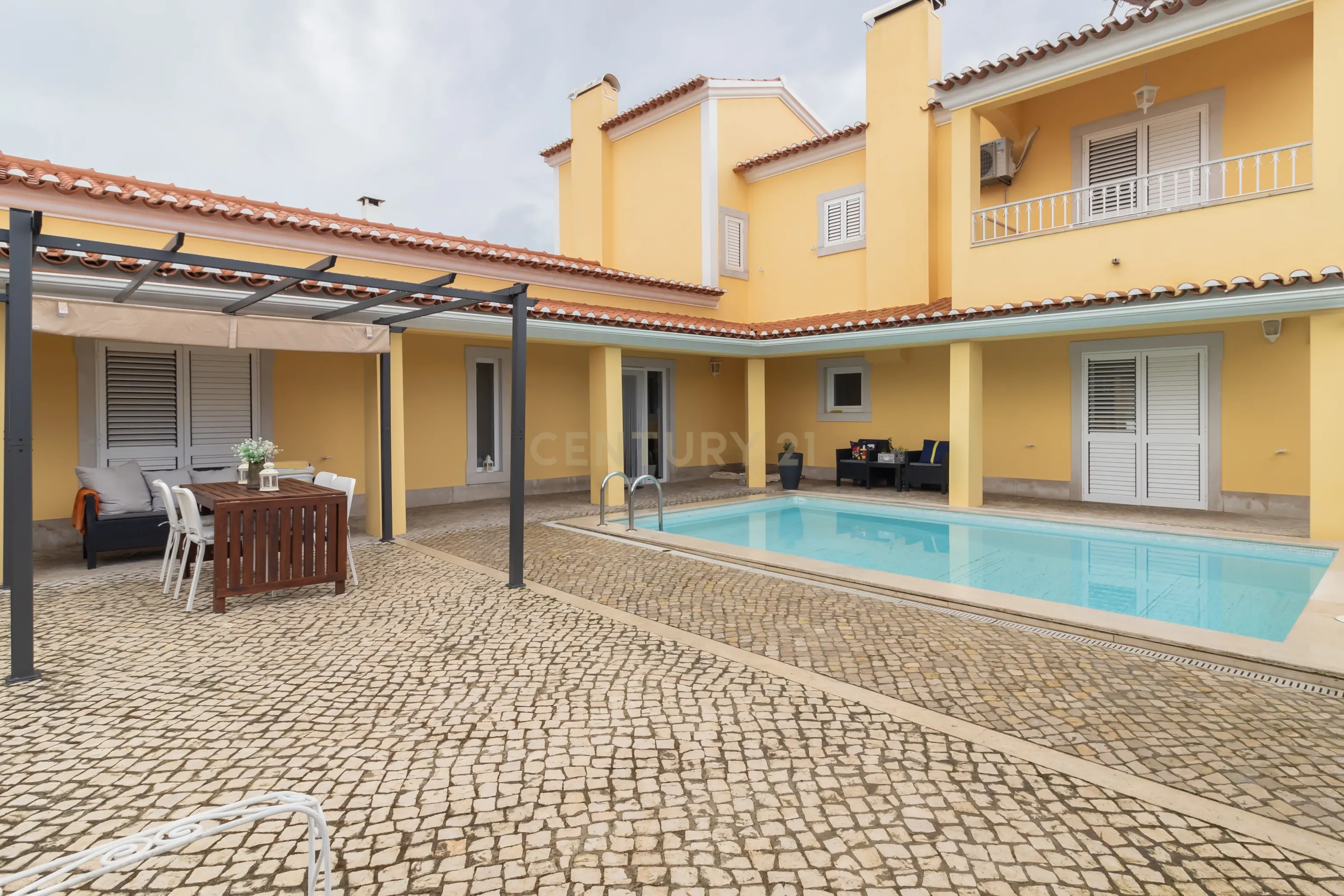 Moradia em Fernão Ferro com Piscina - Image 2