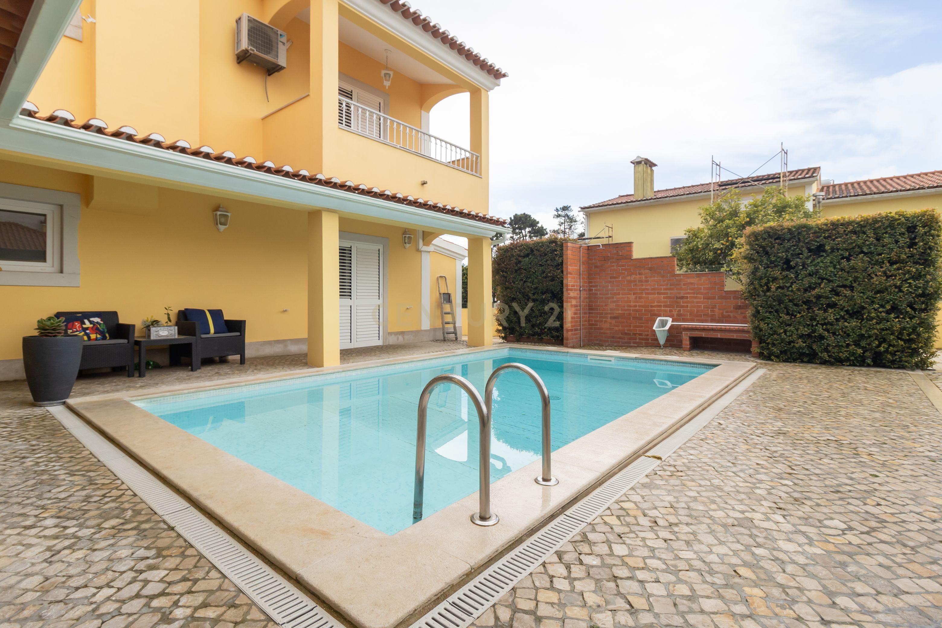Moradia em Fernão Ferro com Piscina - Image 18