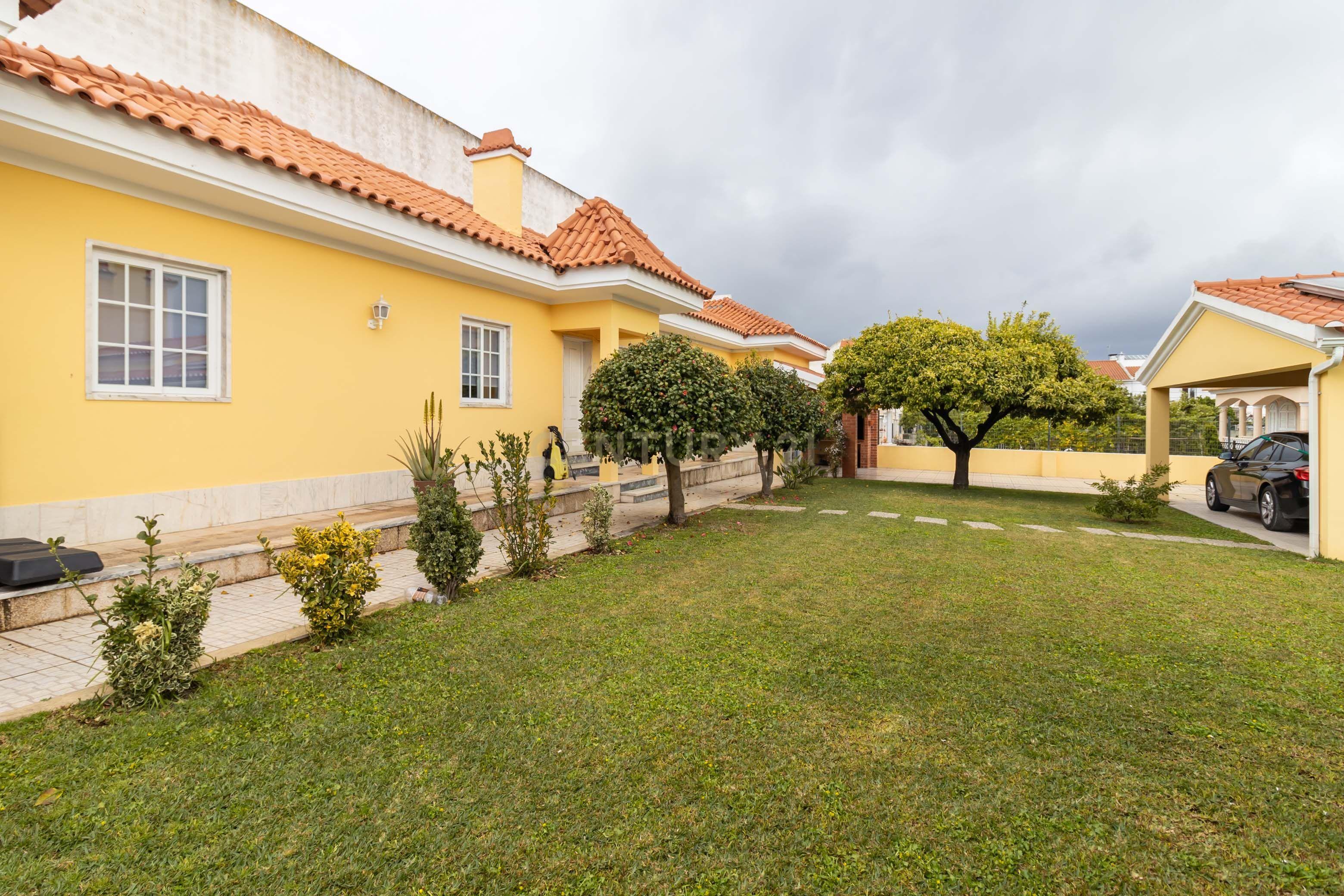 Moradia em Fernão Ferro com Piscina - Image 20
